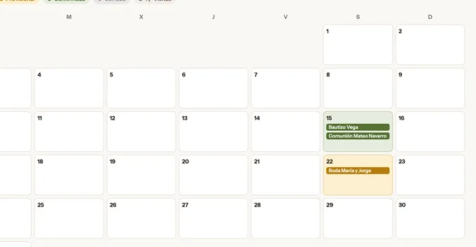 Agenda mensual con fechas confirmadas en verde y opciones en ámbar